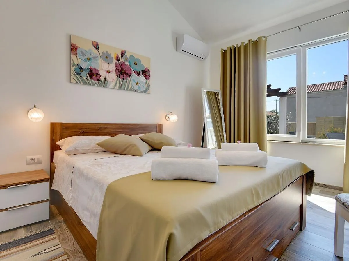 Exquisite Holiday Home In Gali Ana With Pool Galizana Croatia