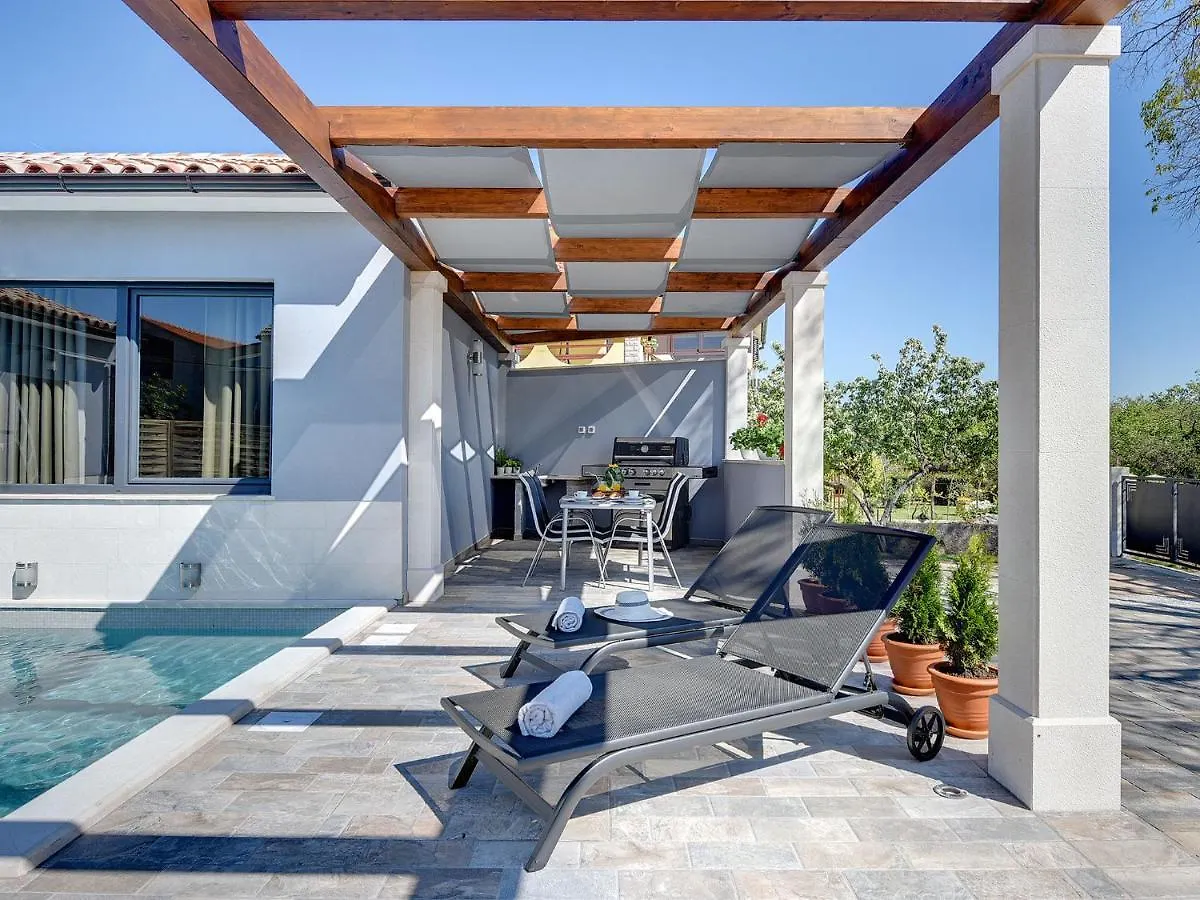 Exquisite Holiday Home In Gali Ana With Pool Galizana