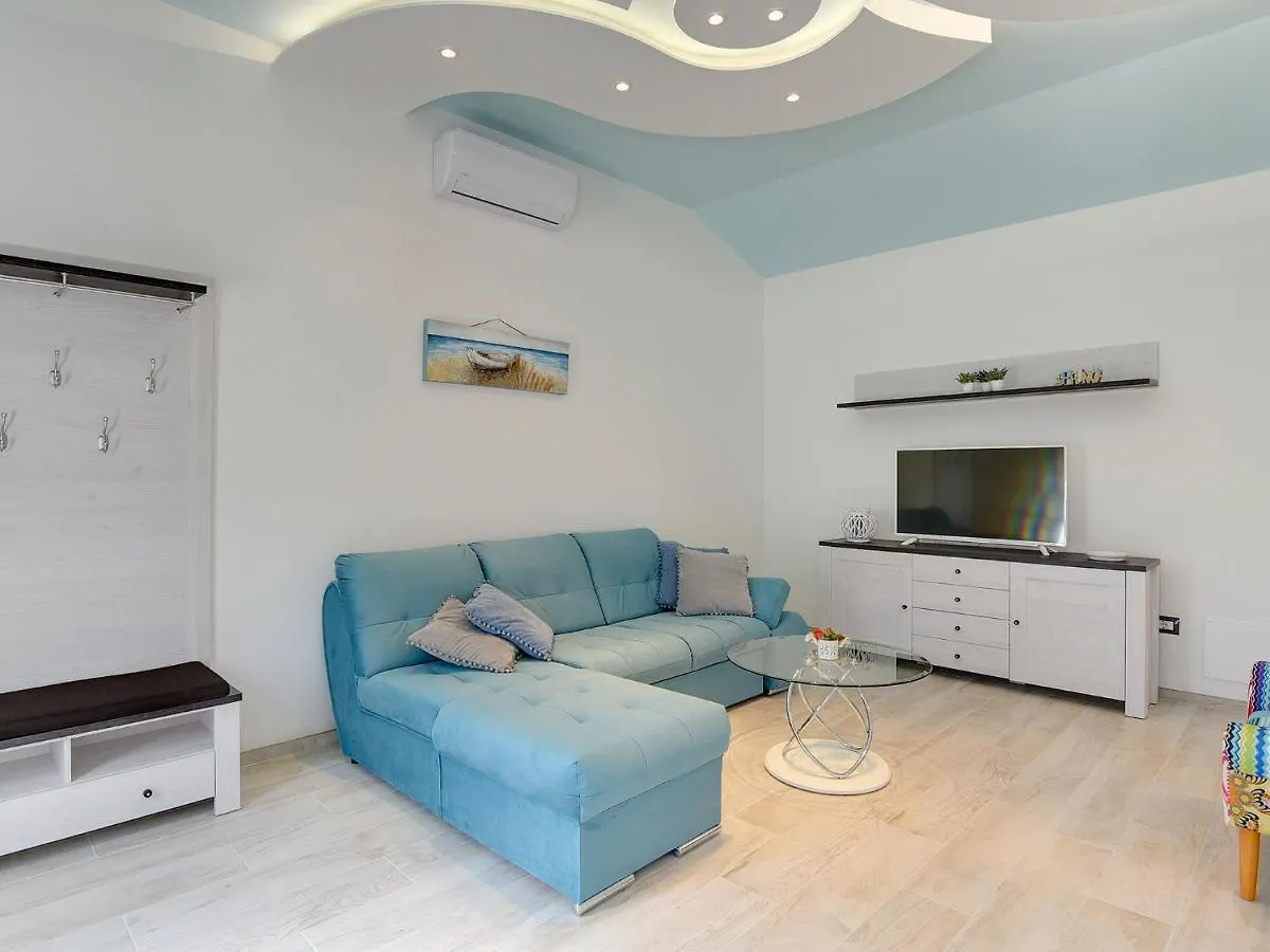 Exquisite Holiday Home In Gali Ana With Pool Galizana 0*,  Croatia