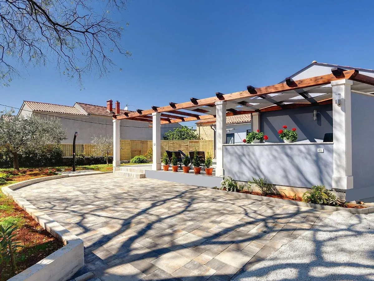 Exquisite Holiday Home In Gali Ana With Pool Galizana Croatia