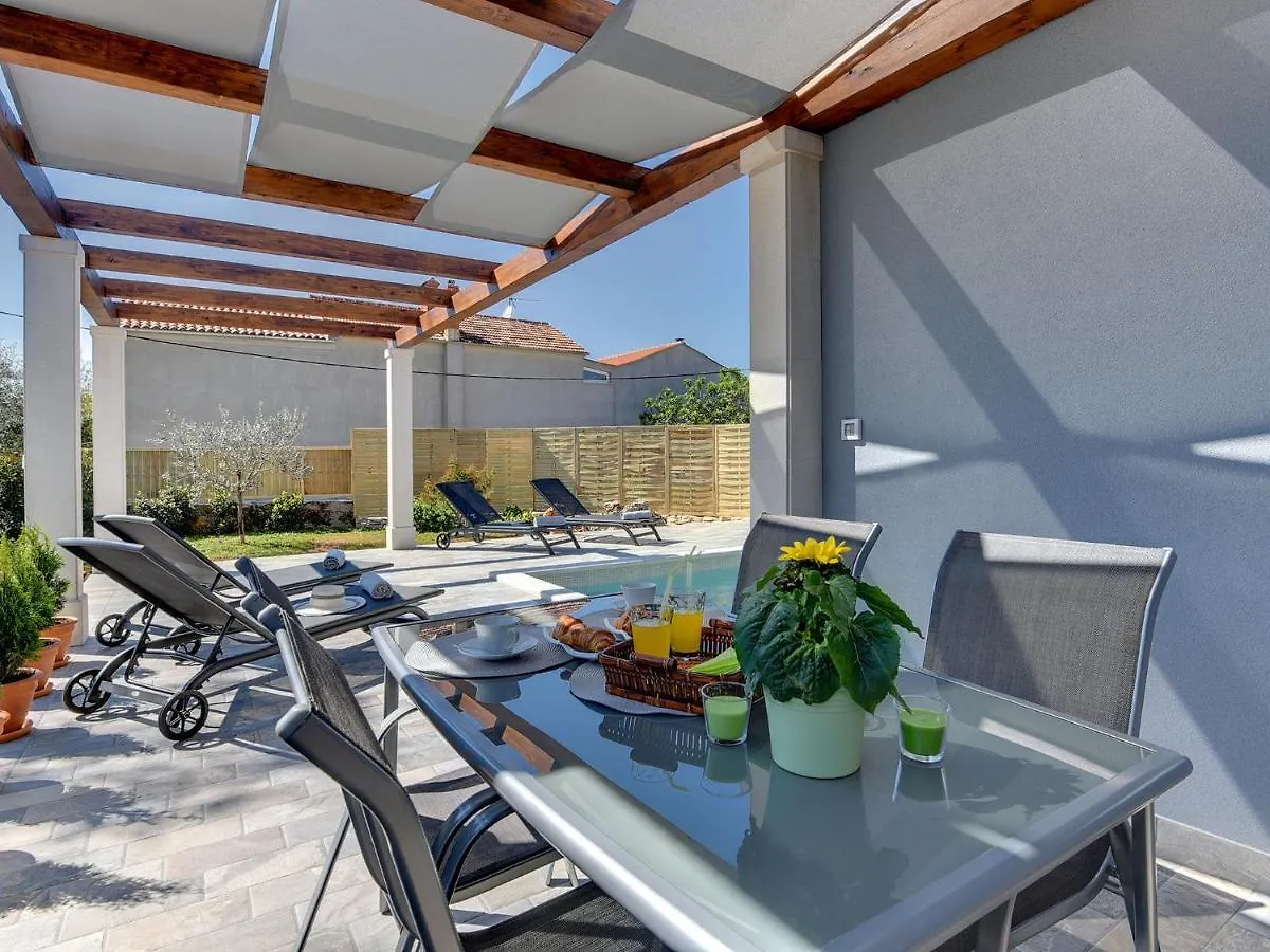Exquisite Holiday Home In Gali Ana With Pool Galizana